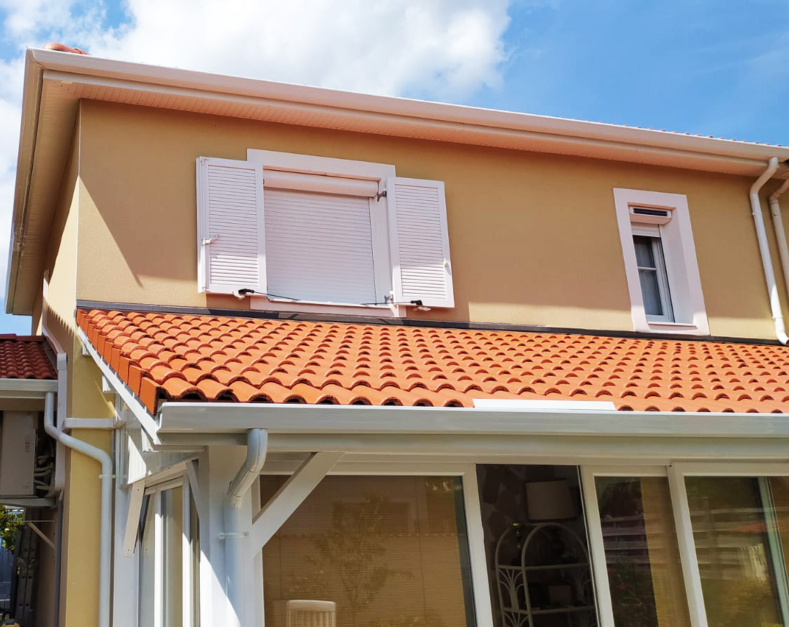 Remplacement gouttiere alu toit d'une maison à Meyzieu 69330